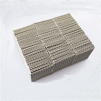 Kombinirani keramični regenerator v obliki satja